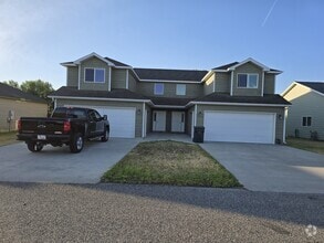 Building Photo - 745 Linda Ln