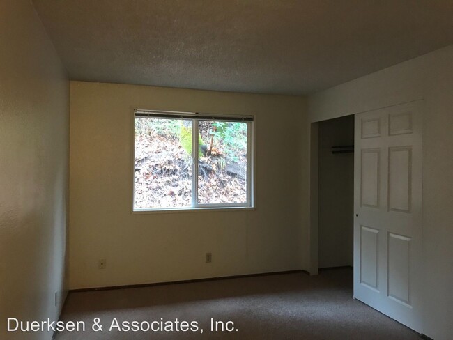 Building Photo - 2985-2995 NW Glenridge Dr