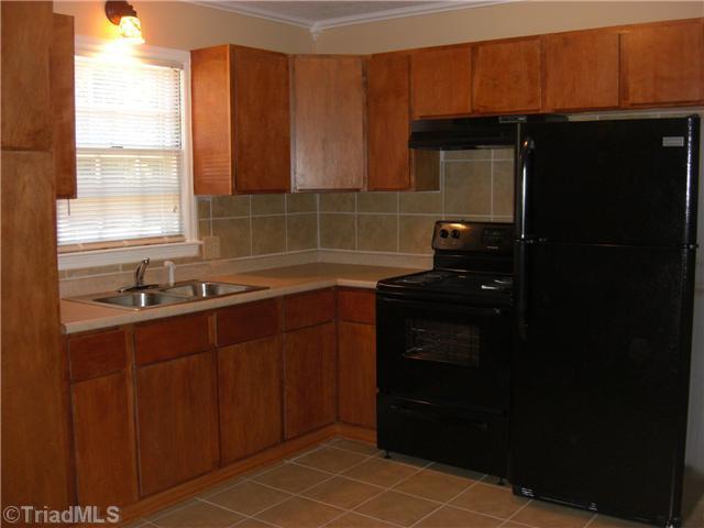 Foto del edificio - 3 Bed 1.5 Bath w/ 1 car Garage