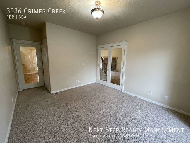 Building Photo - 4 Bedroom 2.5 Bath - NO SECURITY DEPOSIT R...