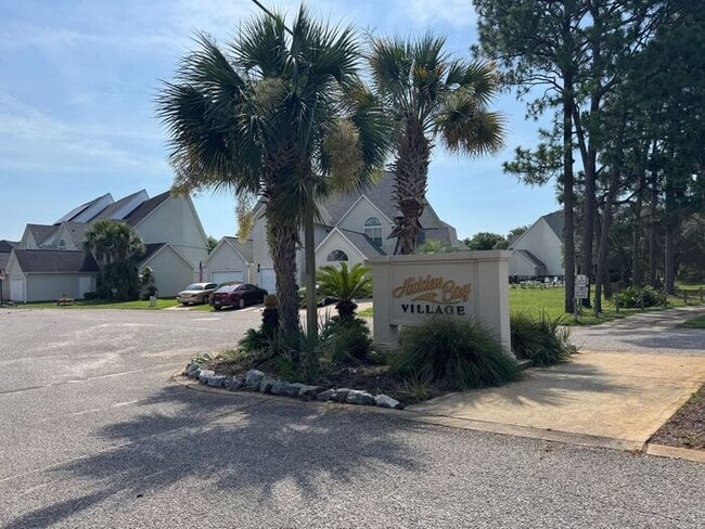 Building Photo - Navarre - Hidden Bay Village - 3 bedroom, 3 bathroom - Waterfront Townhome
