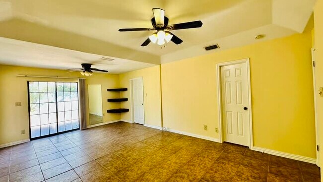Building Photo - 409 Potranca Ct