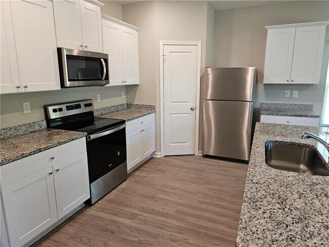 Building Photo - 303 Augusta Woods Dr