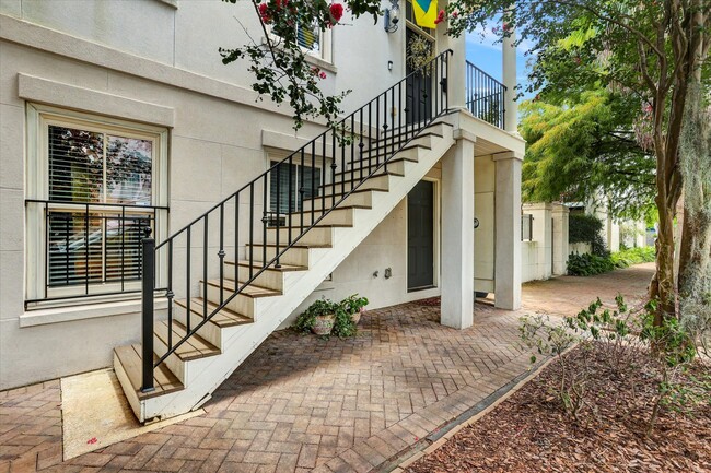 716A - Garden Level Apartment - 716 Barnard St