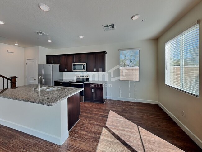 Foto del edificio - 696 N Water St