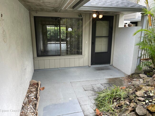 Building Photo - 100 Coral Way E