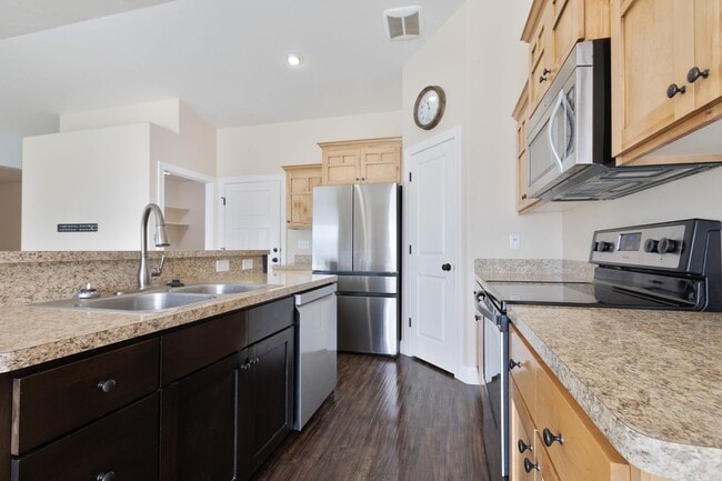 Foto del edificio - 5 Bed 3 Bath Home in Idaho Falls - $500 OFF 1ST MONTH