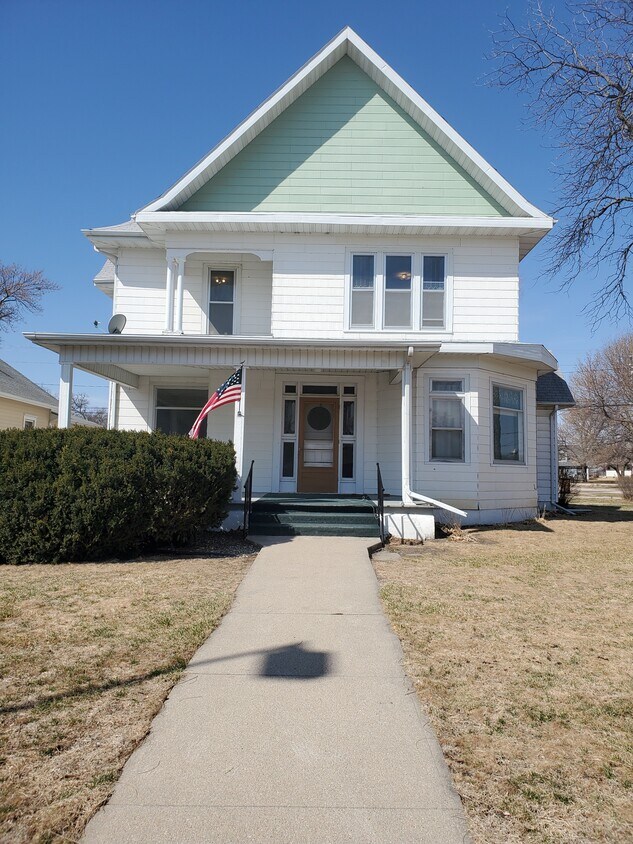 Building Photo - 705 6th Ave