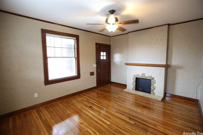 Building Photo - 301 Thayer St