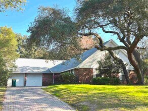 Building Photo - 203 Priscilla Dr