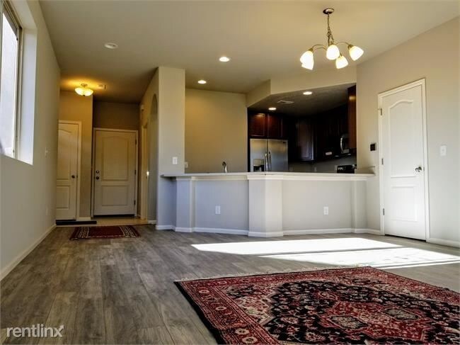 Foto del edificio - 9744 Dexter Ln