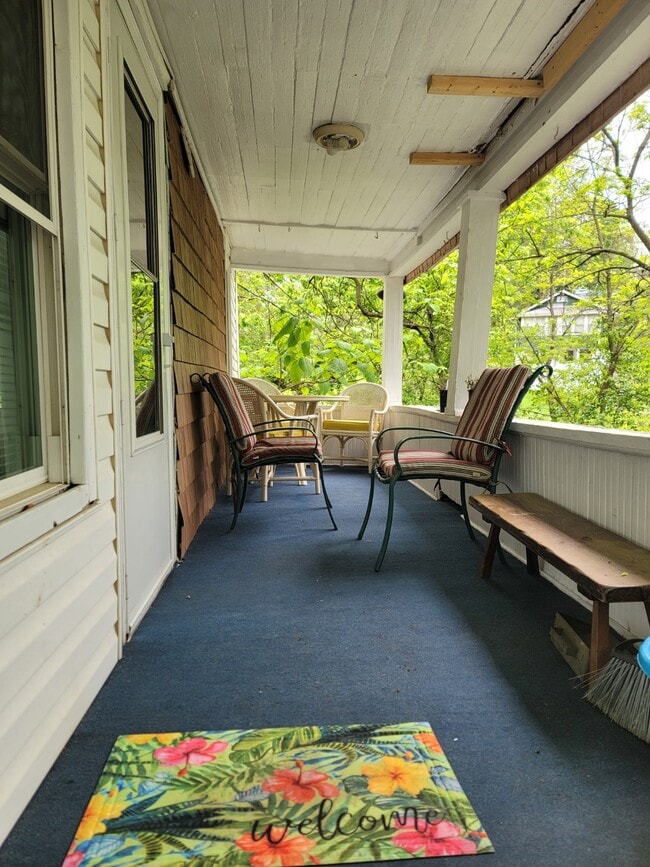 porch great for morning coffee - 514 Branch St