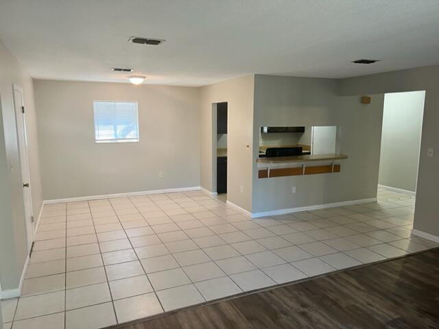 Building Photo - "Charming 3-Bed home with 2 Full Baths in the Ferry Park area of Fort Walton Beach!"