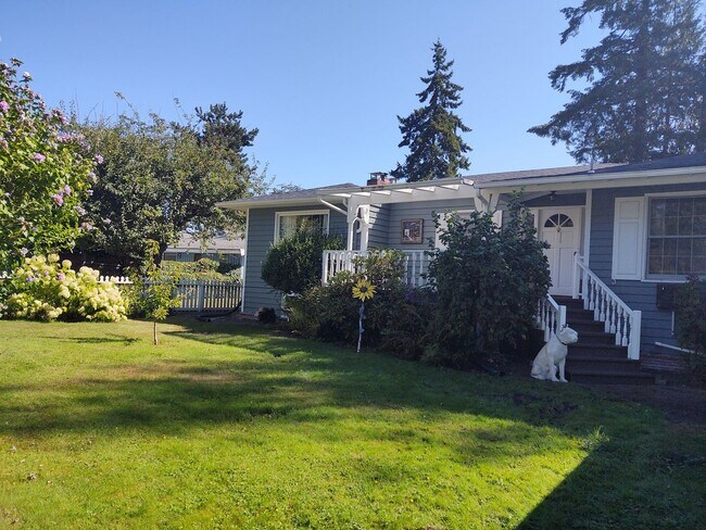 Building Photo - Scandia Waterfront! Furnished! Short lease September 9th-June 30th, 2027