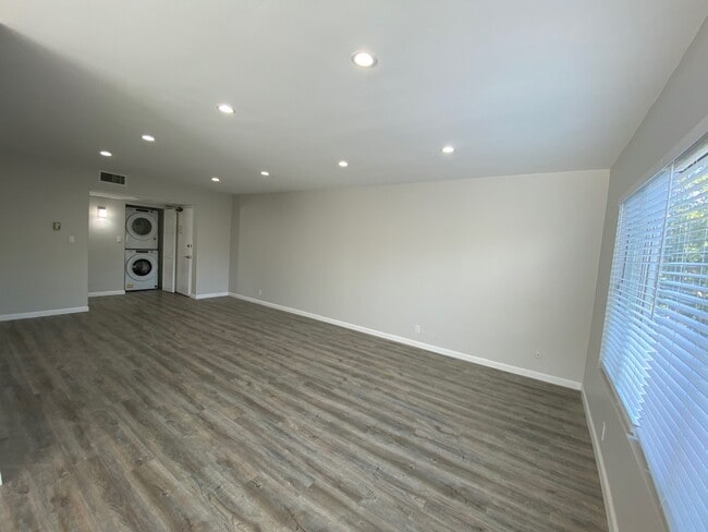 Building Photo - Peerless Apartments