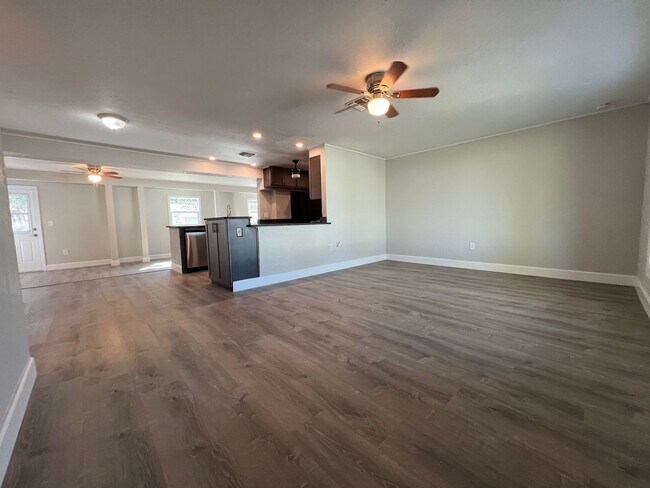 Foto del edificio - $1,795 ** Annual ** Available 5/15/26 ** Recently Upgraded **3 Bedroom / 2 Bath * Port Charlotte