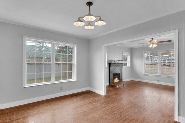 Foto del edificio - 2Bed 1Bath Home for Rent !