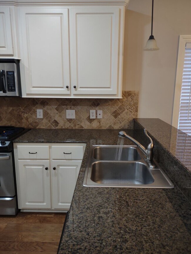 Foto del edificio - N State St. 3518-3526 (duplex)