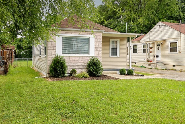 Newly Renovated 2 Bedroom Ranch - Newly Renovated 2 Bedroom Ranch House