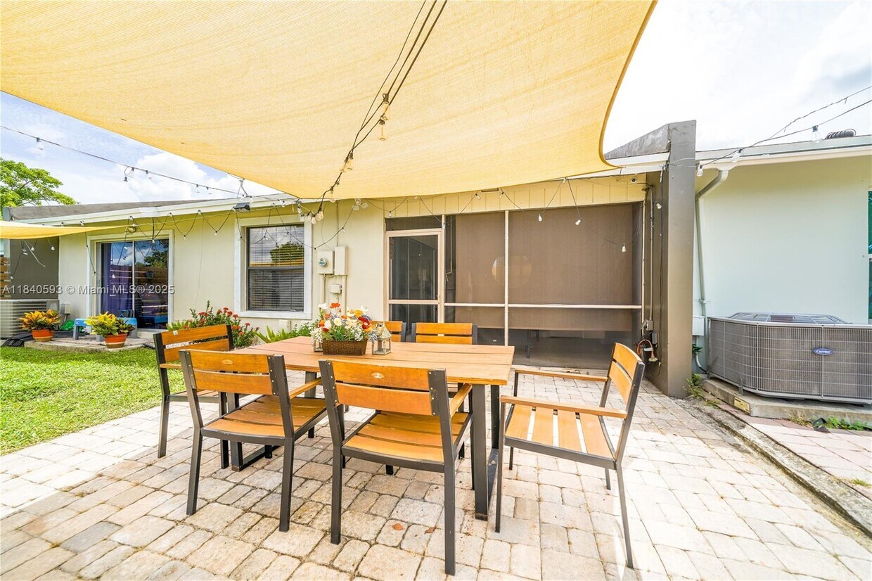 Primary Photo - 5400 S Lakewood Cir S