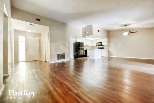 Building Photo - 4400 Swallowtail Dr