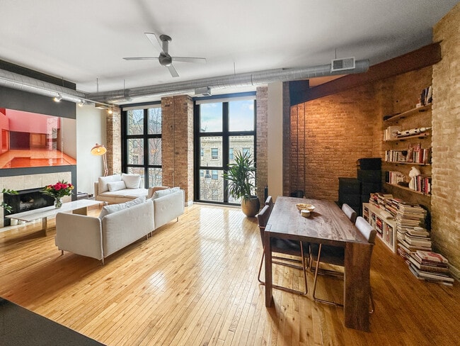 Building Photo - 1635 W Belmont Ave