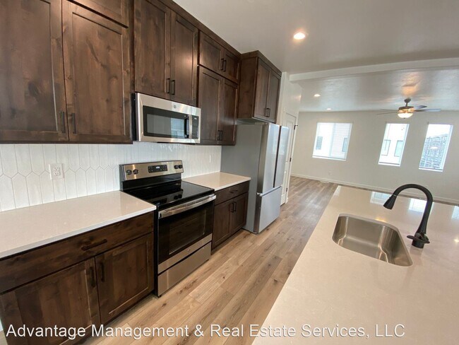 Foto del edificio - 4 br, 3 bath House - 530 S. 1094 W.