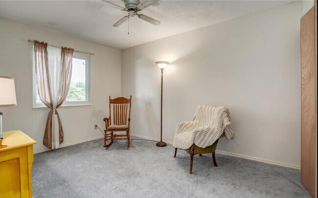 Foto del edificio - 8423 Greenbrier Dr