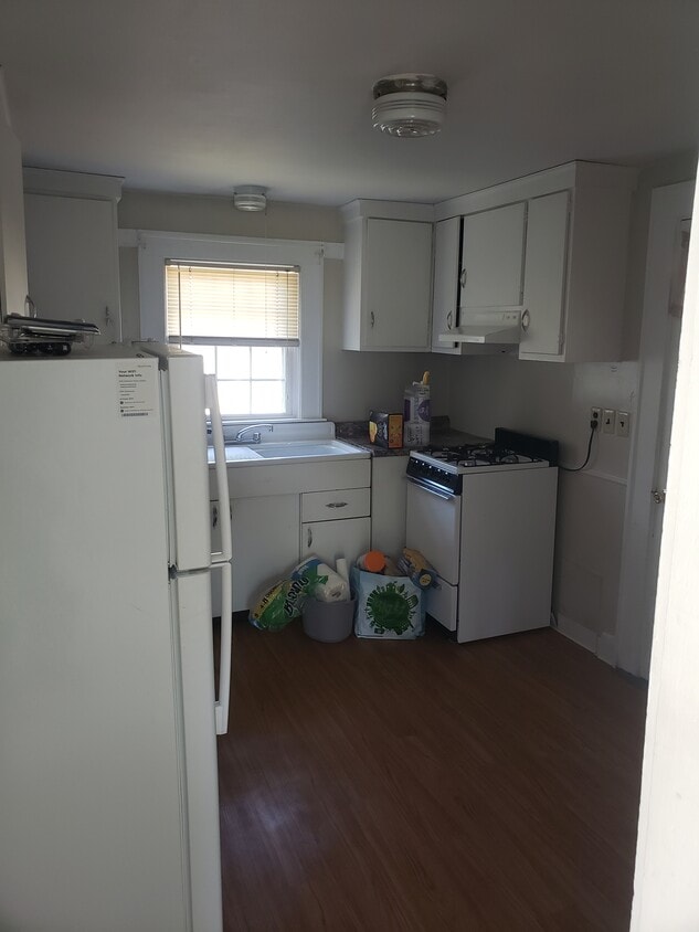 Primary Photo - 63 Meadow St