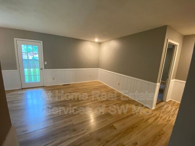 Foto del edificio - 2055 S Florence Ave