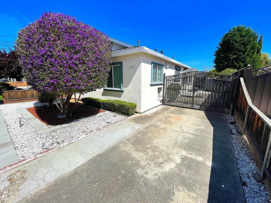 Primary Photo - Beautiful 3 Bed 2 Bath Sunnyvale Home - Cl...
