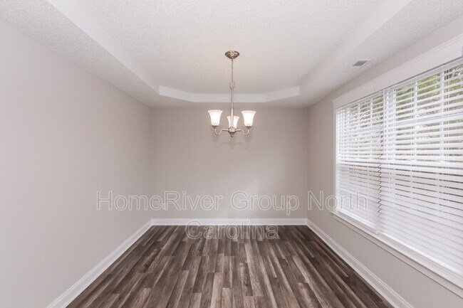 Building Photo - 1009 Oakstone Dr