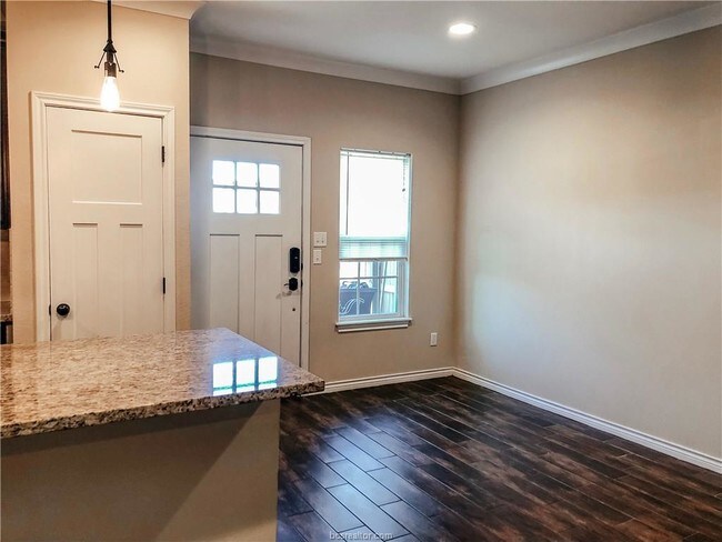 Building Photo - 1116 Oney Hervey Dr