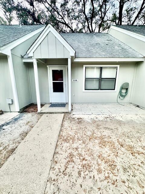 Building Photo - 310 Cedar Ave N