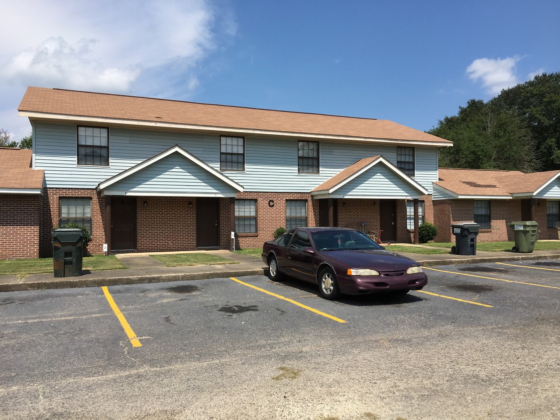 Building Photo - Chickasaw Apartments