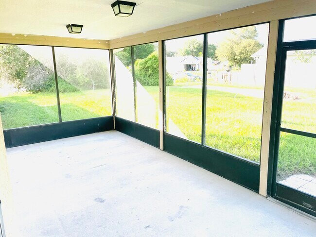 Foto del edificio - 2550 India Blvd