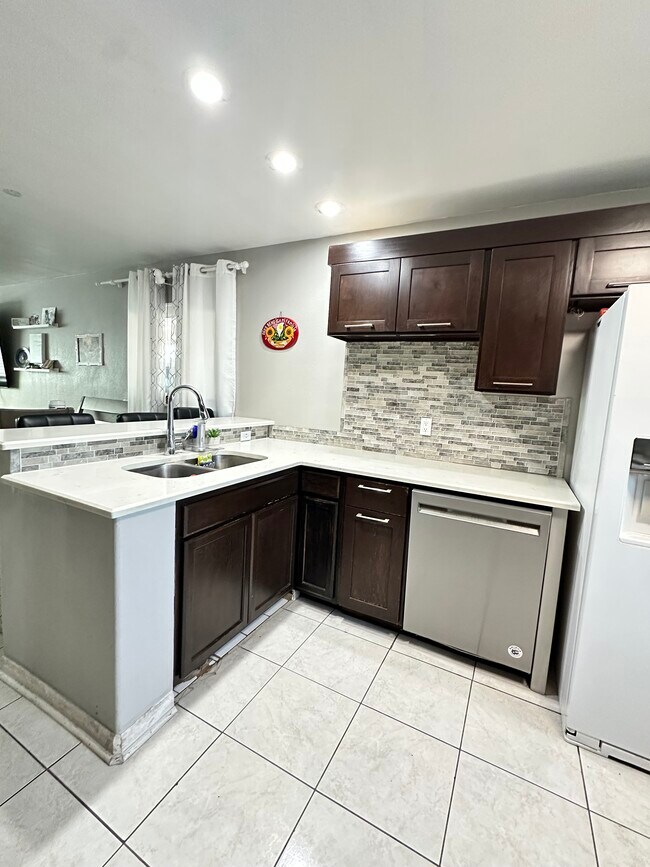 Foto del edificio - 1220 Oakdale St