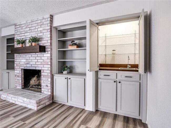 Building Photo - Newly Remodeled 3 Bed, 2 Bath Oasis in OKC...