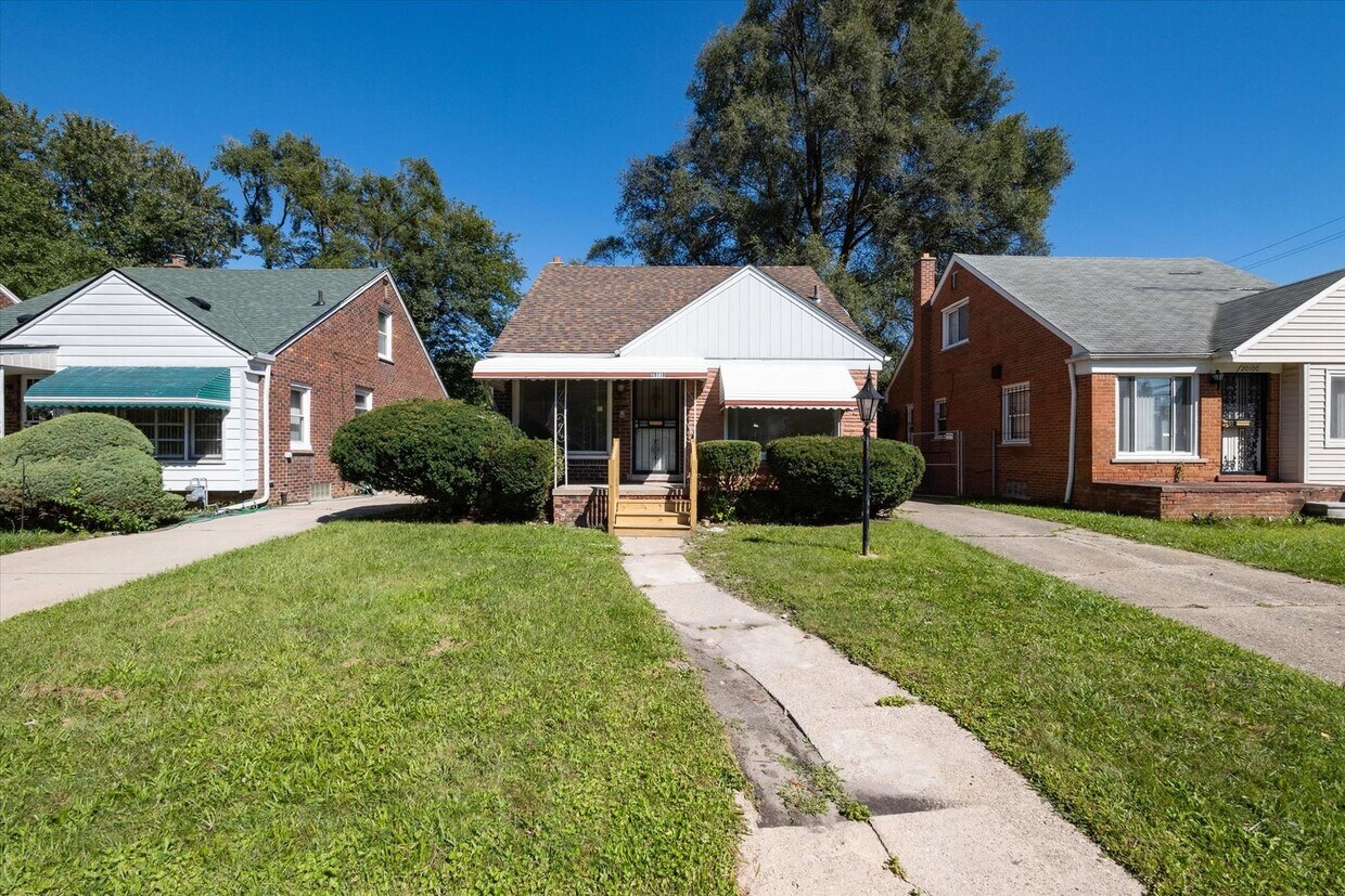 Primary Photo - SECTION 8 ONLY - $1400 - 3 Bed and 1.5 Bat...