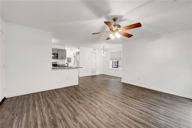 Foto del edificio - 1004 Sandy Ln Dr