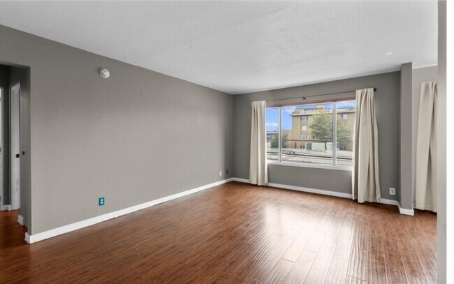 Foto del edificio - Hancock Park Condo