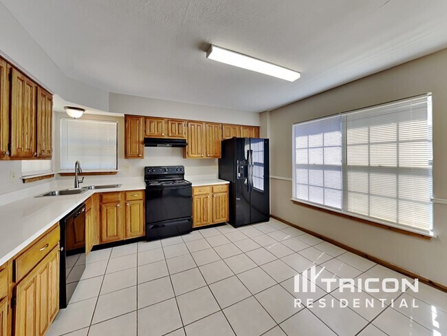 Building Photo - 2203 Bassett Dr