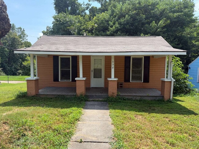 Charming 3-Bed Home in Winston Salem – New Energy efficient HVAC! - Charming 3-Bed Home in Winston Salem – New Energy efficient HVAC!