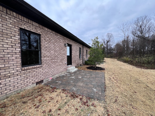 Building Photo - 108 Twin Oaks Dr