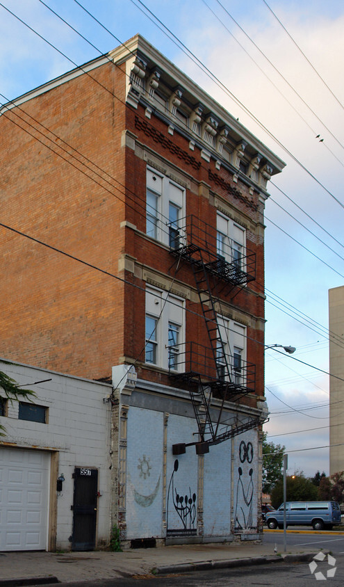 Building Photo - 1622-1626 Linn St