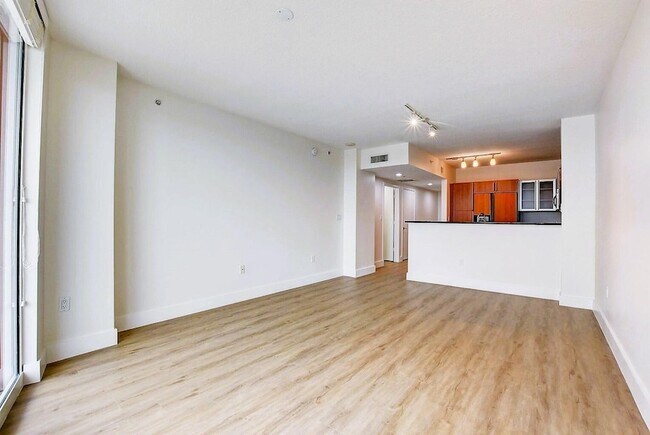 Building Photo - 1551 N Flagler Dr
