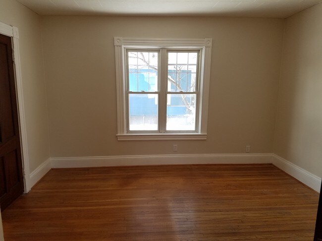 Bedroom 1 - 339 Winton Rd N