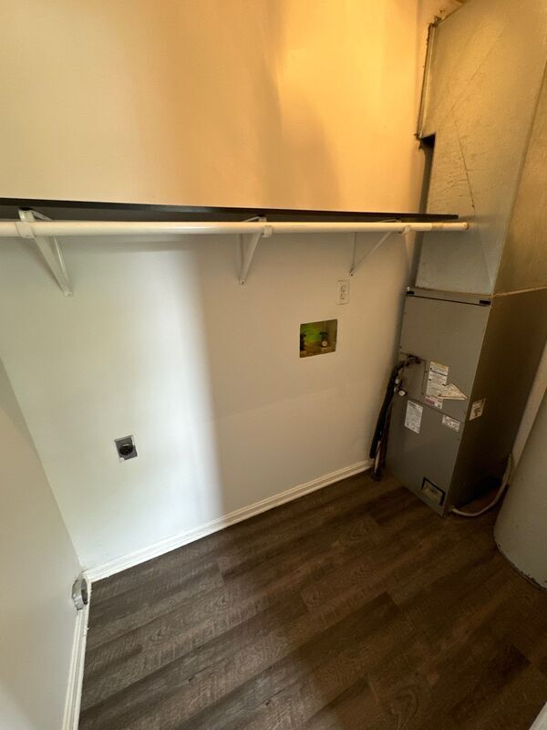 Foto del edificio - 144 Bigwood Ct
