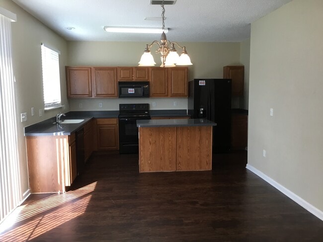 Foto del edificio - 11484 Brian Lakes Dr N