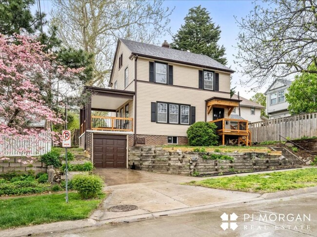 Building Photo - Charming 3 Bedroom, 2 Bathroom Home - Avai...